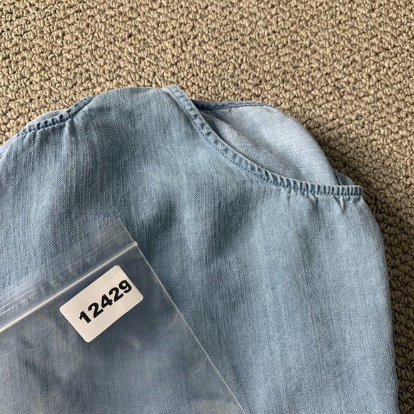 Easel Womens Blouse Top Size Medium Blue Chambray Cold Shoulders Fringe Hem - Picture 12 of 12